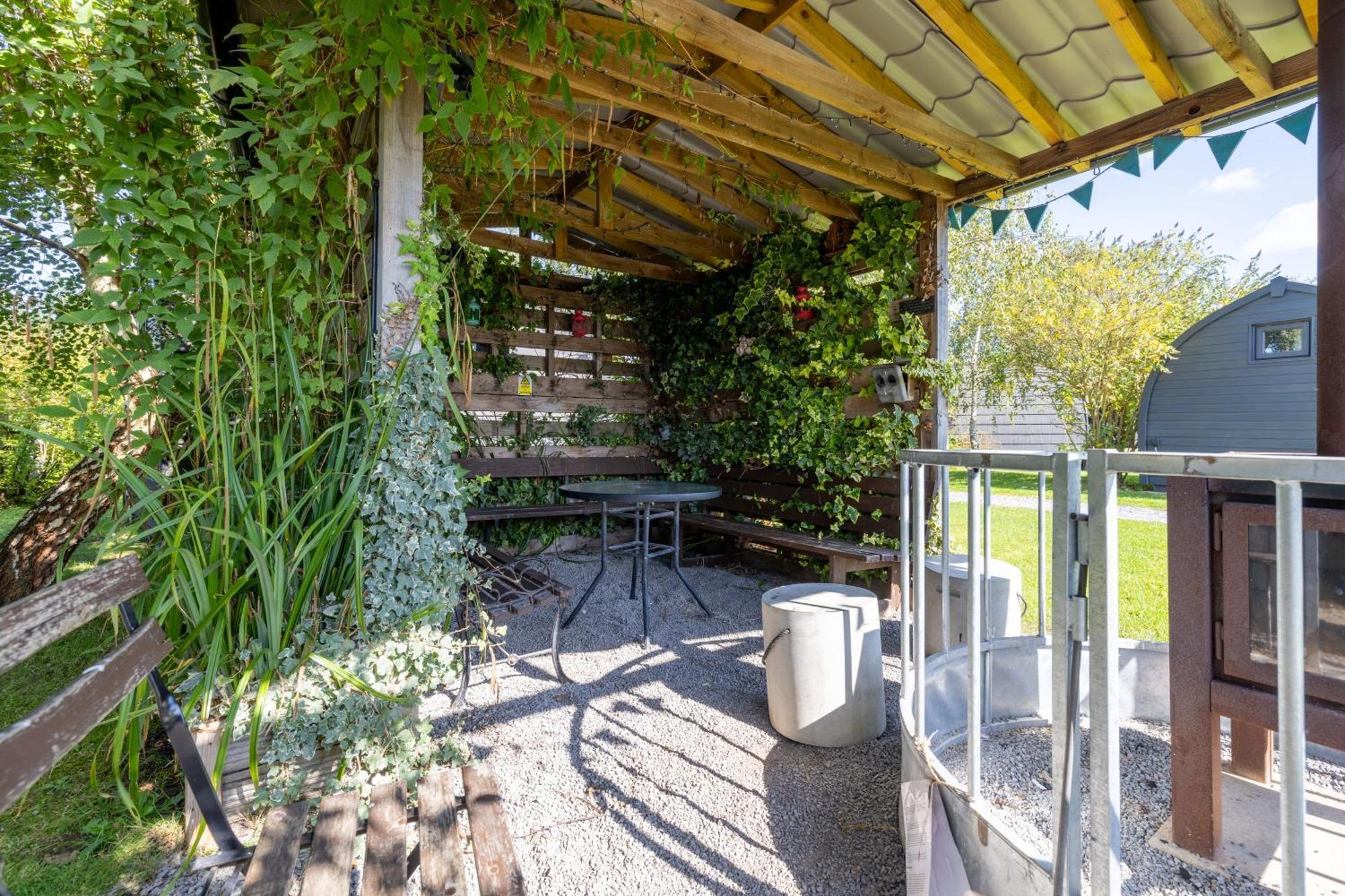 The Little Hide - Adult Only Camping Pods Wigginton  Экстерьер фото