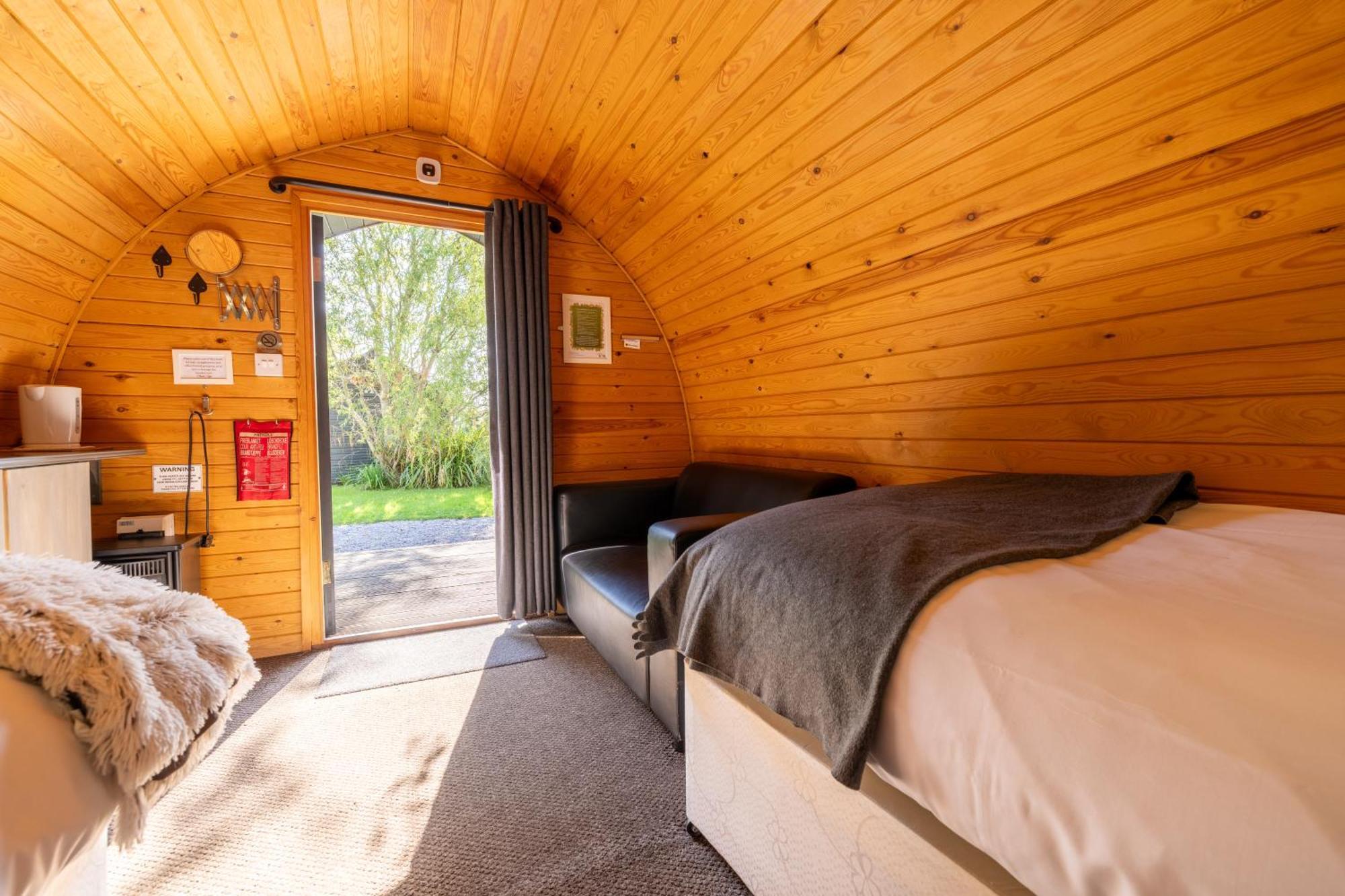 The Little Hide - Adult Only Camping Pods Wigginton  Экстерьер фото
