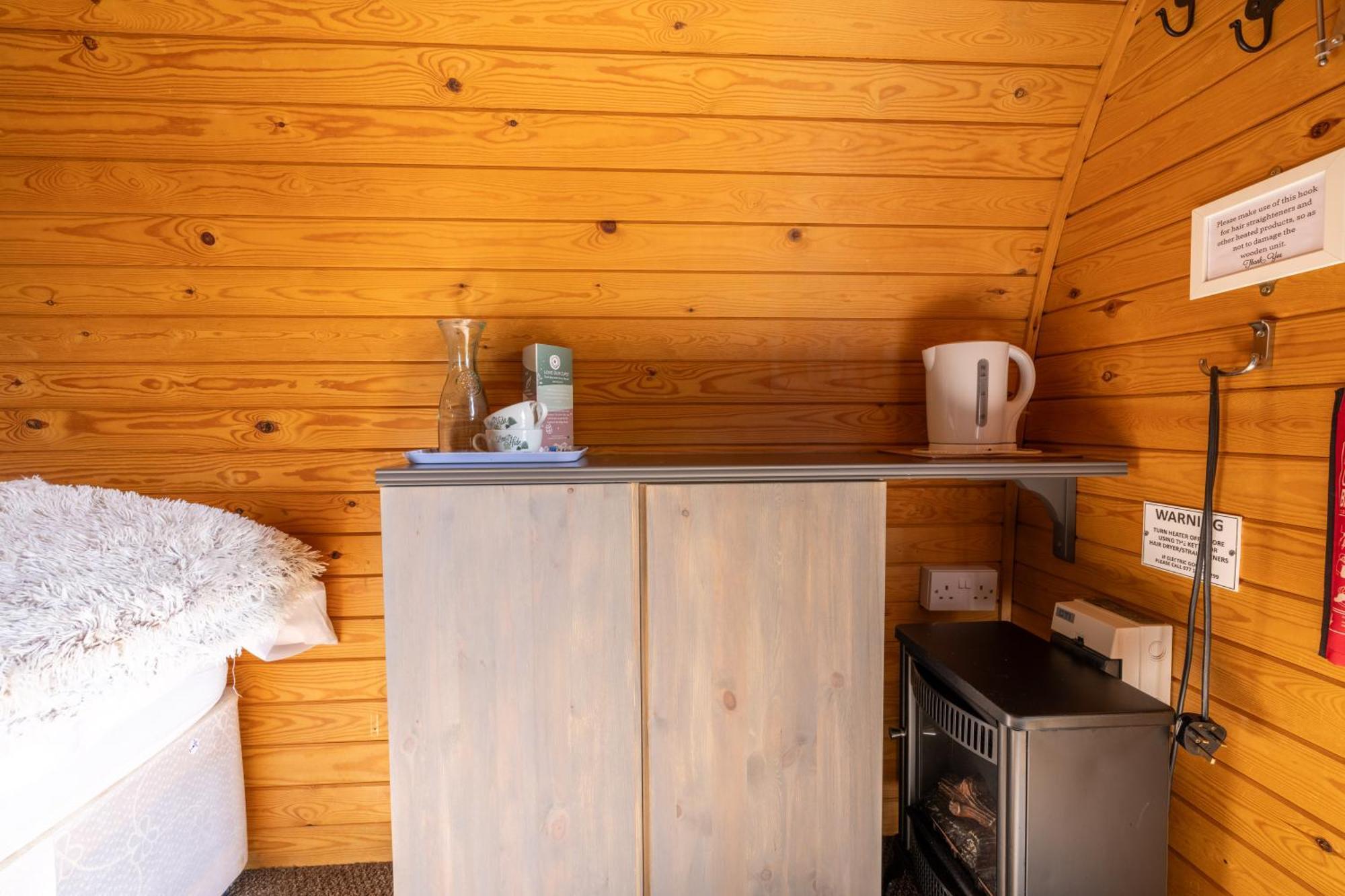 The Little Hide - Adult Only Camping Pods Wigginton  Экстерьер фото