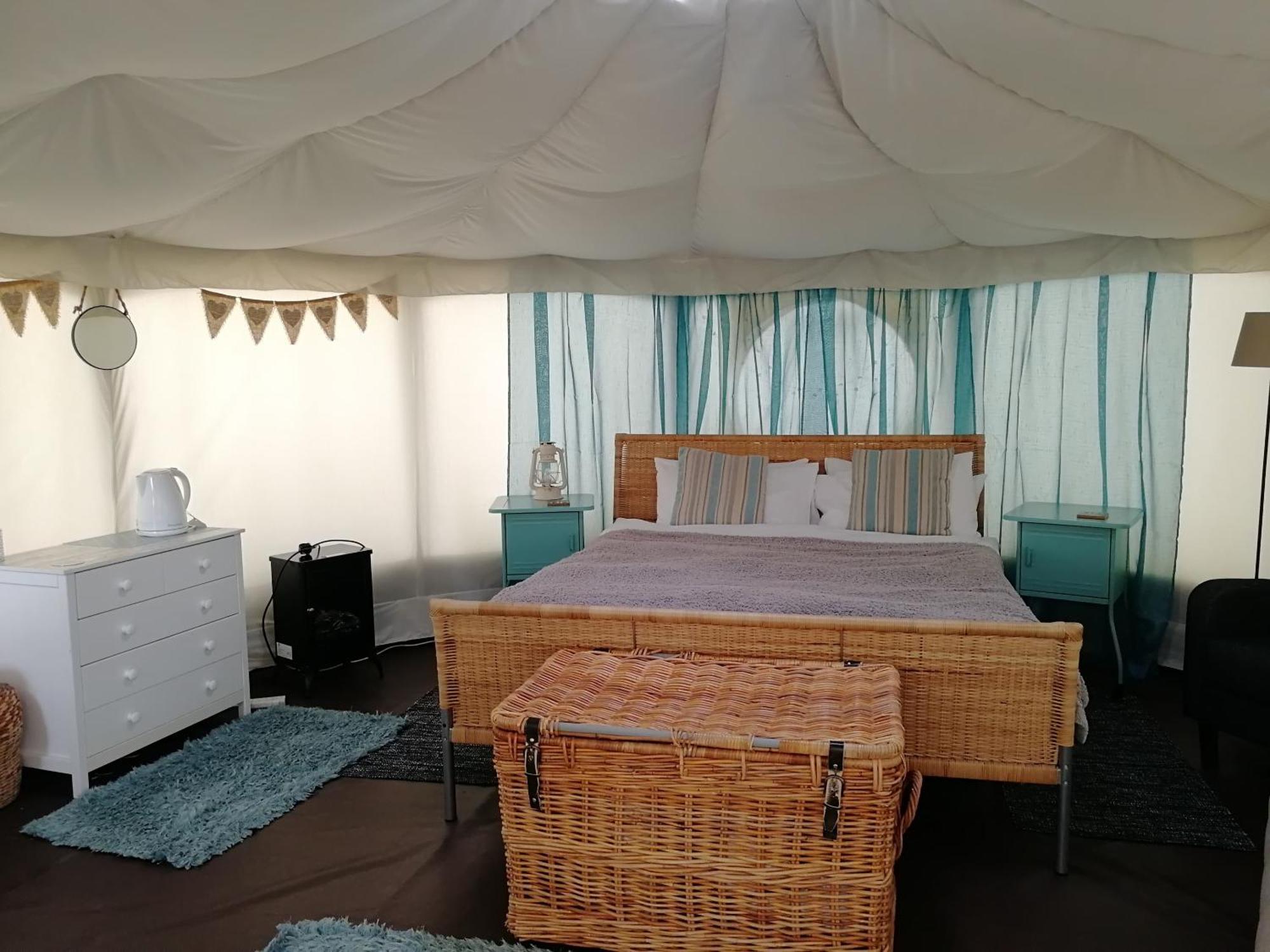 The Little Hide - Adult Only Camping Pods Wigginton  Экстерьер фото